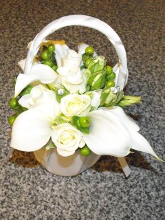Wedding flowerd flower girl ideas