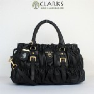 https://www.facebook.com/pages/Clothes-Shoes-Handbags-Wallets-Jewerlry/169767513172247?ref=hl