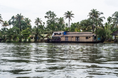 Relax and enjoy backwater cruise |Kumarakom Houseboat Holidays