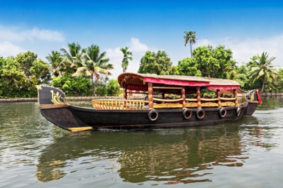 Best way to explore Alleppey backwaters| Kumarakom Houseboat Holidays